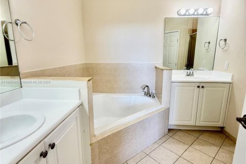 Townhouse in Homestead, Florida 4 bedrooms, 180.79 sq.m. № 1956915 - photo 18