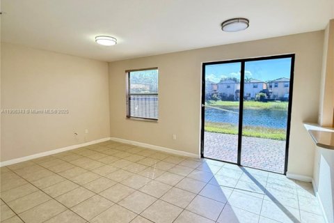 Townhouse in Homestead, Florida 4 bedrooms, 180.79 sq.m. № 1956915 - photo 8