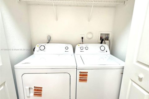 Townhouse in Homestead, Florida 4 bedrooms, 180.79 sq.m. № 1956915 - photo 16