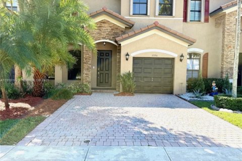 Townhouse in Homestead, Florida 4 bedrooms, 180.79 sq.m. № 1956915 - photo 2