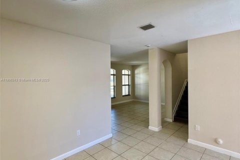 Townhouse in Homestead, Florida 4 bedrooms, 180.79 sq.m. № 1956915 - photo 7