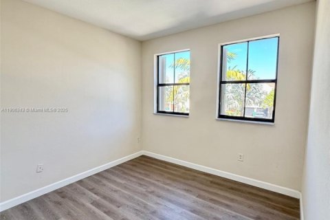 Townhouse in Homestead, Florida 4 bedrooms, 180.79 sq.m. № 1956915 - photo 23