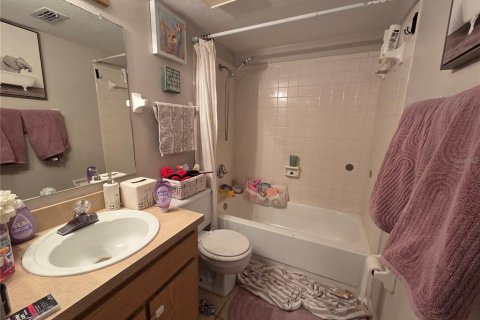 Condo in Tampa, Florida, 2 bedrooms  № 2230323 - photo 19