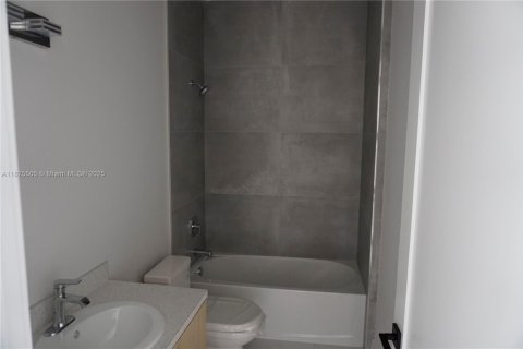 Touwnhouse à vendre à Miami, Floride: 3 chambres № 1794792 - photo 11
