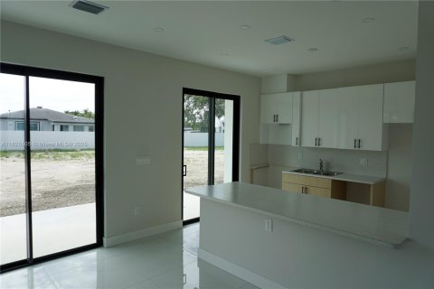 Touwnhouse à vendre à Miami, Floride: 3 chambres № 1794792 - photo 5