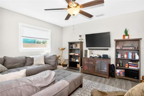 Casa en venta en Tampa, Florida, 3 dormitorios, 137.22 m2 № 2200072 - foto 8