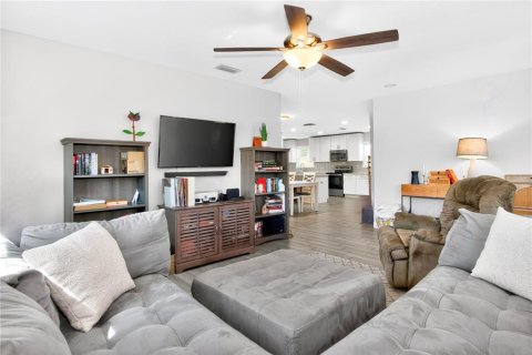 Casa en venta en Tampa, Florida, 3 dormitorios, 137.22 m2 № 2200072 - foto 9