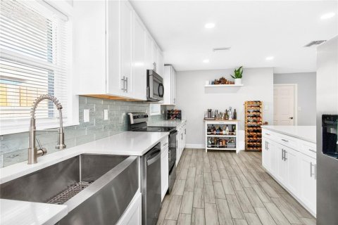 Casa en venta en Tampa, Florida, 3 dormitorios, 137.22 m2 № 2200072 - foto 16