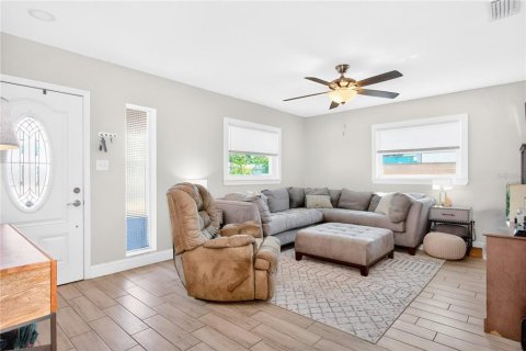 Casa en venta en Tampa, Florida, 3 dormitorios, 137.22 m2 № 2200072 - foto 7