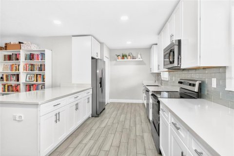 Casa en venta en Tampa, Florida, 3 dormitorios, 137.22 m2 № 2200072 - foto 17