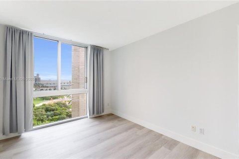 Condo in Miami, Florida, 3 bedrooms № 1827593 - photo 9