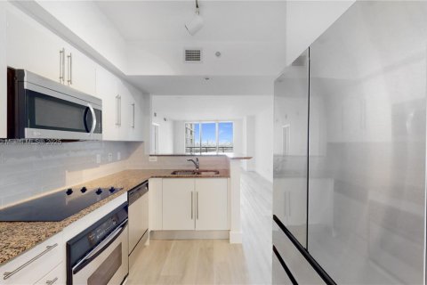 Condo in Miami, Florida, 3 bedrooms № 1827593 - photo 4