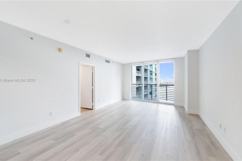 Condo in Miami, Florida, 3 bedrooms № 1827593 - photo 2