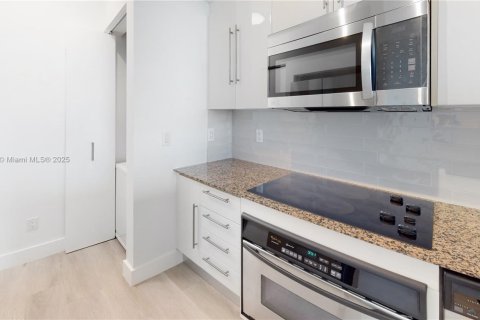Condo in Miami, Florida, 3 bedrooms № 1827593 - photo 7