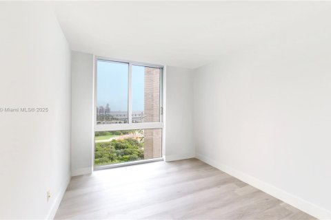 Condo in Miami, Florida, 3 bedrooms № 1827593 - photo 13
