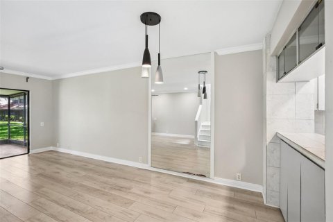 Townhouse in Brandon, Florida 2 bedrooms, 116.31 sq.m. № 2103892 - photo 3