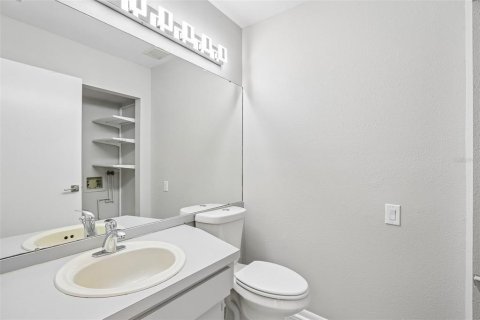 Townhouse in Brandon, Florida 2 bedrooms, 116.31 sq.m. № 2103892 - photo 12