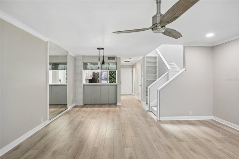 Townhouse in Brandon, Florida 2 bedrooms, 116.31 sq.m. № 2103892 - photo 6