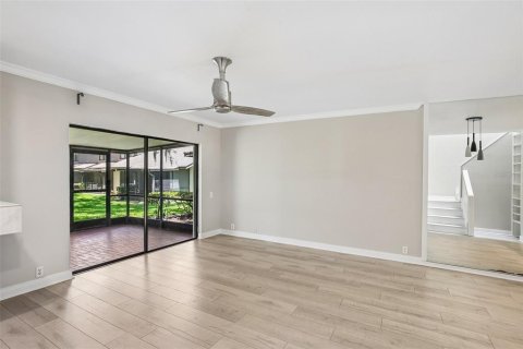 Townhouse in Brandon, Florida 2 bedrooms, 116.31 sq.m. № 2103892 - photo 7