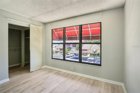 Townhouse in Brandon, Florida 2 bedrooms, 116.31 sq.m. № 2103892 - photo 17