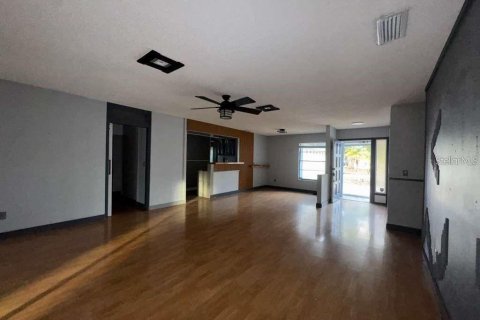 House in Tampa, Florida 4 bedrooms, 146.6 sq.m. № 2104546 - photo 5