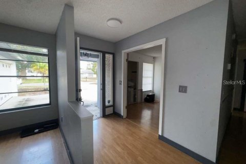 House in Tampa, Florida 4 bedrooms, 146.6 sq.m. № 2104546 - photo 3