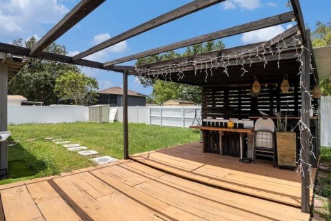 House in Tampa, Florida 4 bedrooms, 146.6 sq.m. № 2104546 - photo 27