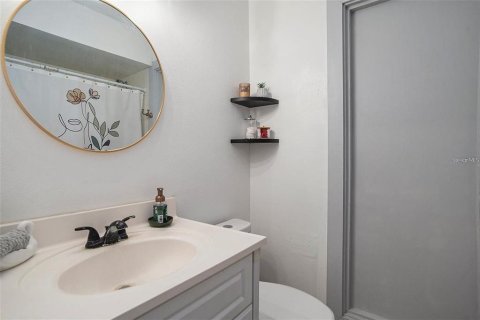 House in Tampa, Florida 4 bedrooms, 146.6 sq.m. № 2104546 - photo 16