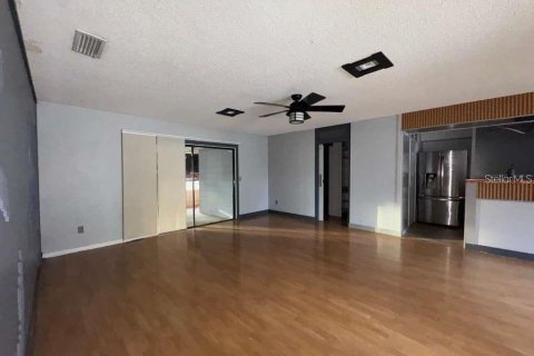 House in Tampa, Florida 4 bedrooms, 146.6 sq.m. № 2104546 - photo 4