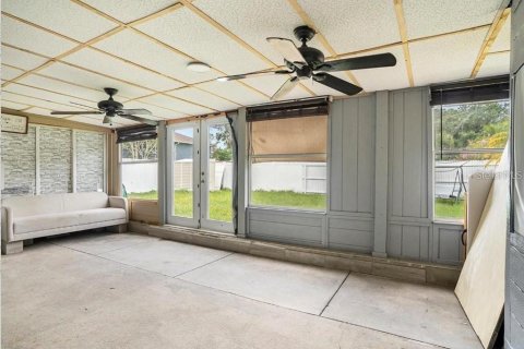 House in Tampa, Florida 4 bedrooms, 146.6 sq.m. № 2104546 - photo 25