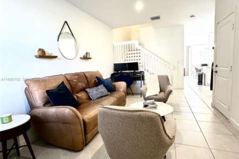 Adosado en venta en Miami, Florida, 3 dormitorios, 157.47 m2 № 2058821 - foto 8
