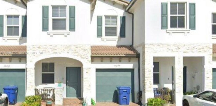 Adosado en Miami, Florida 3 dormitorios, 157.47 m2 № 2058821