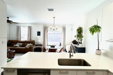 Adosado en venta en Miami, Florida, 3 dormitorios, 157.47 m2 № 2058821 - foto 11