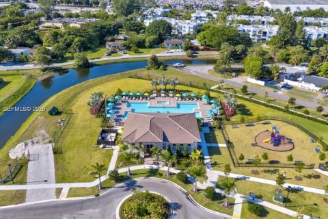 Adosado en venta en Miami, Florida, 3 dormitorios, 157.47 m2 № 2058821 - foto 3