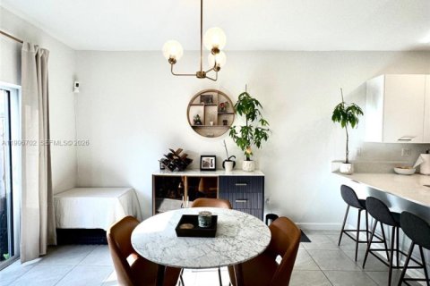 Adosado en venta en Miami, Florida, 3 dormitorios, 157.47 m2 № 2058821 - foto 6