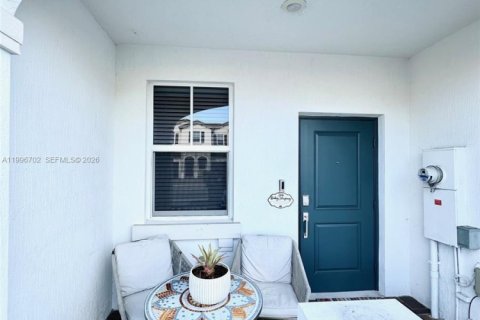 Adosado en venta en Miami, Florida, 3 dormitorios, 157.47 m2 № 2058821 - foto 5