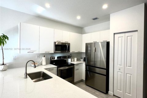 Adosado en venta en Miami, Florida, 3 dormitorios, 157.47 m2 № 2058821 - foto 9