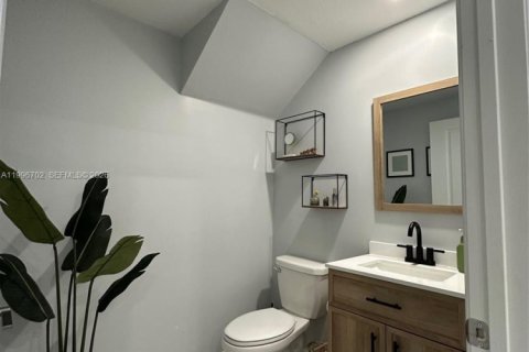 Adosado en venta en Miami, Florida, 3 dormitorios, 157.47 m2 № 2058821 - foto 13