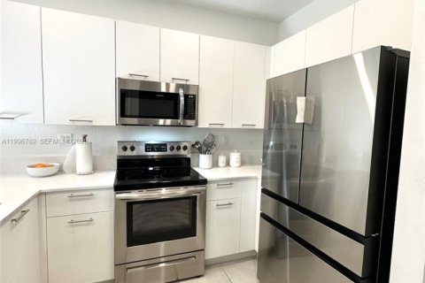 Adosado en venta en Miami, Florida, 3 dormitorios, 157.47 m2 № 2058821 - foto 10