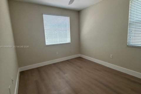 Townhouse in Miami, Florida 3 bedrooms, 162.86 sq.m. № 2057961 - photo 15