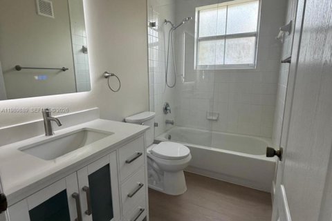 Townhouse in Miami, Florida 3 bedrooms, 162.86 sq.m. № 2057961 - photo 14