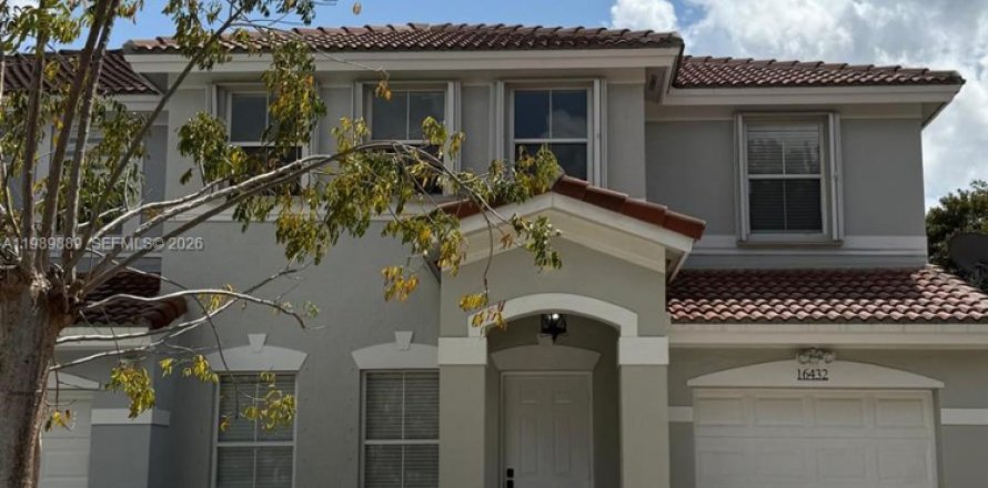 Townhouse in Miami, Florida 3 bedrooms, 162.86 sq.m. № 2057961