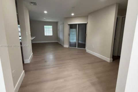 Townhouse in Miami, Florida 3 bedrooms, 162.86 sq.m. № 2057961 - photo 4