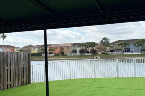 Townhouse in Miami, Florida 3 bedrooms, 162.86 sq.m. № 2057961 - photo 21