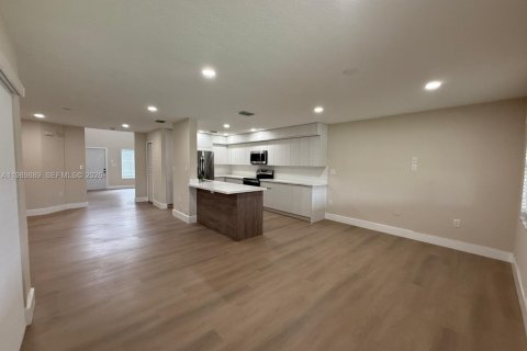 Townhouse in Miami, Florida 3 bedrooms, 162.86 sq.m. № 2057961 - photo 7