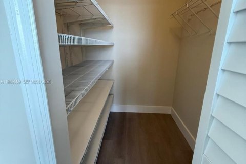 Townhouse in Miami, Florida 3 bedrooms, 162.86 sq.m. № 2057961 - photo 17