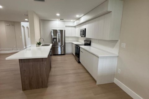 Townhouse in Miami, Florida 3 bedrooms, 162.86 sq.m. № 2057961 - photo 6