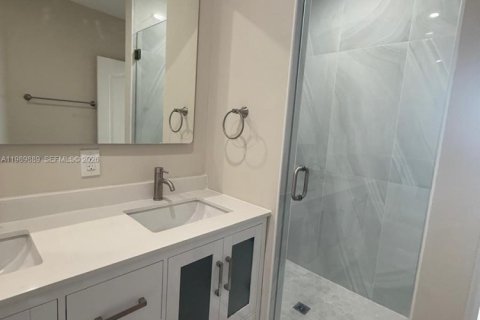 Townhouse in Miami, Florida 3 bedrooms, 162.86 sq.m. № 2057961 - photo 18