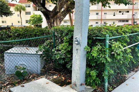 Купить кондоминиум в Пемброк-Пайнс, Флорида 1 спальня, 83.61м2, № 2055494 - фото 29