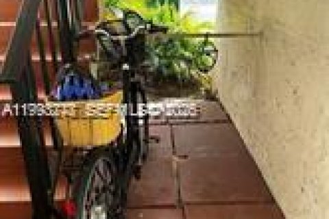 Купить кондоминиум в Пемброк-Пайнс, Флорида 1 спальня, 83.61м2, № 2055494 - фото 23